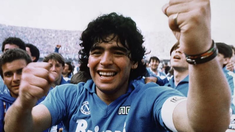 Diego Maradona - Một trong những cầu thủ mang áo số 10